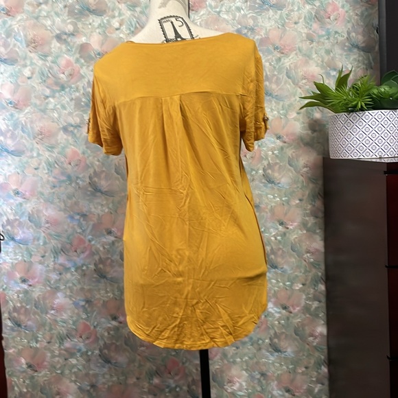 Le Chateau High/Lo Top - Picture 3 of 5